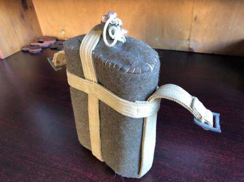 WW2 PATTERN 1937 WATER BOTTLE WITH CARRIER AND STOPPER