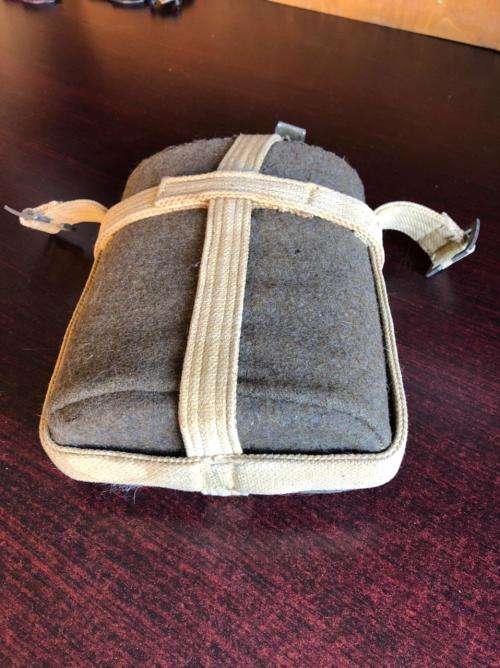 WW2 PATTERN 1937 WATER BOTTLE WITH CARRIER AND STOPPER