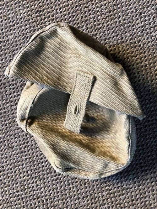 ORIGINAL WW2- LMG MACHINE GUN-AMMO DRUM POUCH-DATED AND MARKED 1941