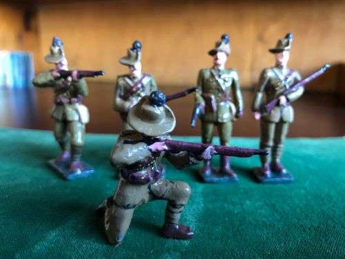 SET OF 5 LEAD SOLDIERS MADE BY WELL KNOWN ARTIST IAN STEWART-NATAL FIELD ARTILLERY C 1925-AVERAGE HE