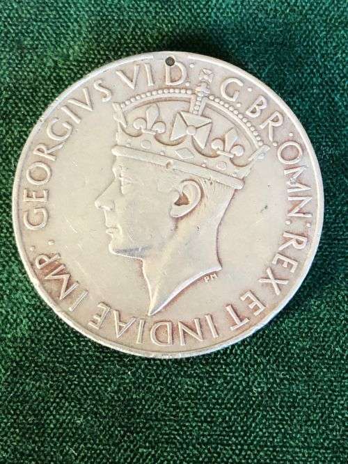 SINGLE WW2 WAR MEDAL SUSPENDER MISSING- UNNAMED