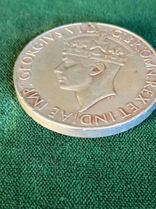 SINGLE WW2 WAR MEDAL SUSPENDER MISSING- UNNAMED