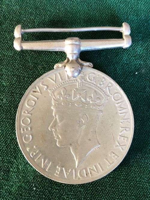 SINGLE WW2 WAR MEDAL AWARDED TO 175721 P DE V. VAN DER MERWE