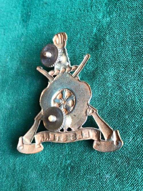 REGIMENT WEST RAND-BI METAL CAP BADGE-WORN POST 1962- 2 X SCREW LUGS