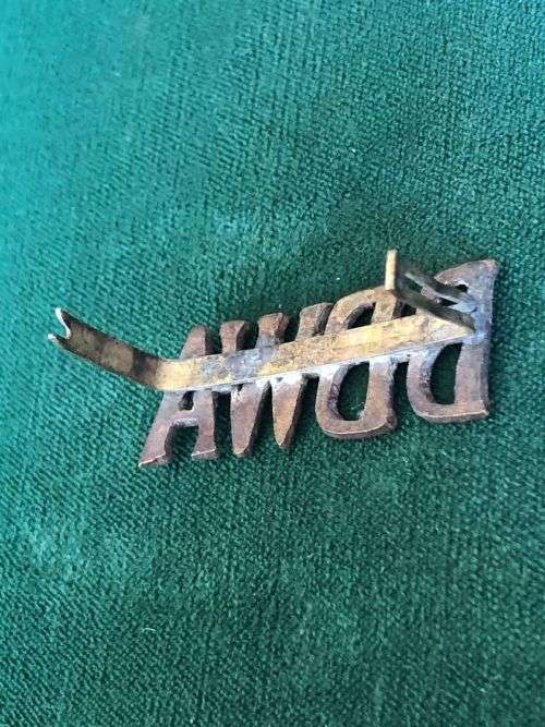 UNIDENTIFIED BRASS TITLE- 2 LUGS