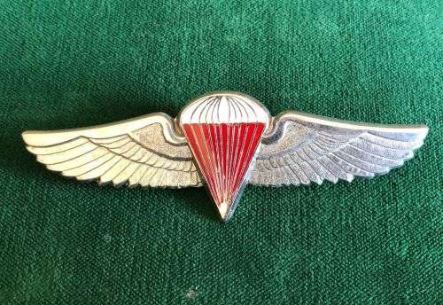 ZAMBIAN ARMY FREE FALL PARACHUTE WINGS- CHROME WINGS WITH RED CENTRE- 2 PINS- 1970`S-80`S