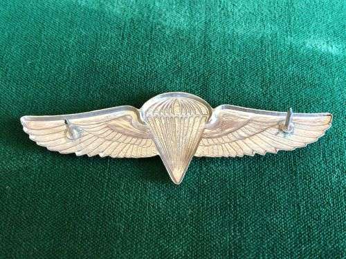 ZAMBIAN ARMY FREE FALL PARACHUTE WINGS- CHROME WINGS WITH RED CENTRE- 2 PINS- 1970`S-80`S