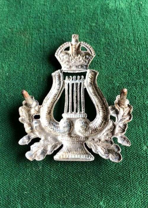 BANDSMAN ARM BADGE-WORN POST 1902- 2 LUGS