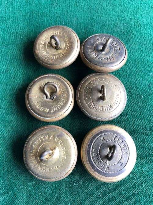 SA TUNIC BUTTONS GILT (PERMANENT FORCE) WORN FROM 1923-1945- 6 IN TOTAL- DIAMETER 25 MM