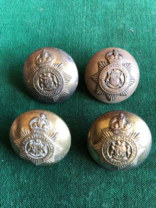 SAP BRASS TUNIC BUTTONS-WORN BY EUROPEANS PRE 1952-DIAMETER 25 MM- 4 SOLD TOGETHER