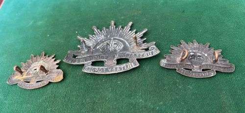 AUSTRALIAN COMMONWEALTH MILITARY FORCES CAP AND 2 COLLARS-ALL LUGS INTACT