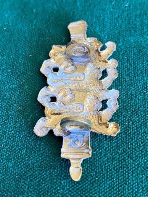 BELGIUM ARMY CAP BADGE- 2 LUGS