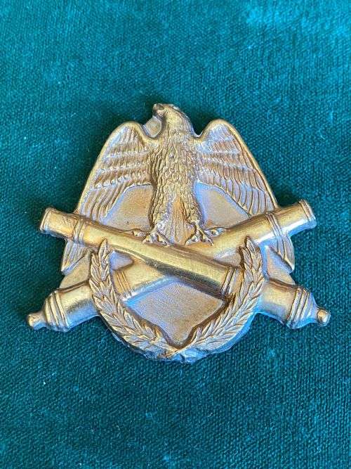 ITALIAN WW2 ARTILLERY CAP BADGE