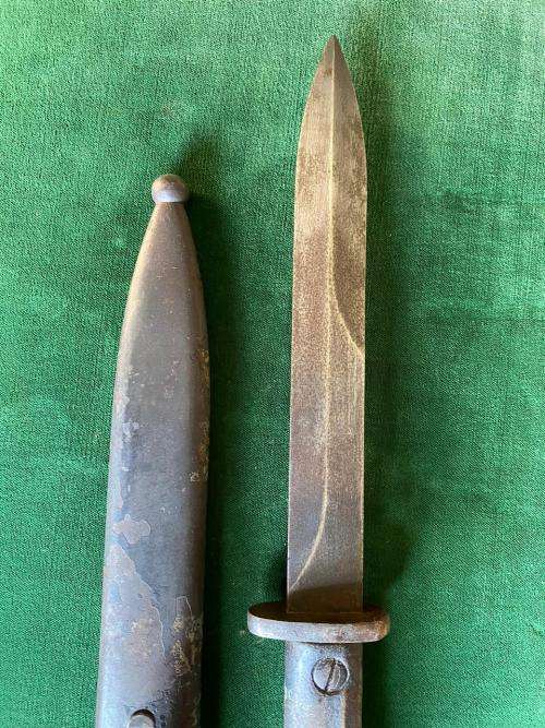 U21 BAYONET ALSO USED BY SA AS THE FN FAL L1A1 RIFLE BAYONET(POLICE COLLEGE AS A DRILL RIFLE)COMES W