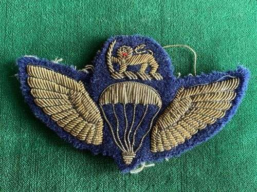 RHODESIA AIR FORCE DISPATCHER WING GOLD BULLION EMBROIDERED ON BLUE BACKING