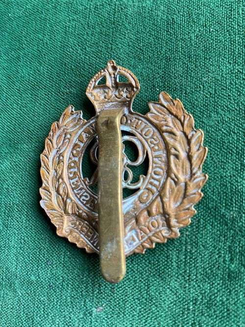 ROYAL ENGINEERS BRASS CAP BADGE-WORN 1940`S-1950`S