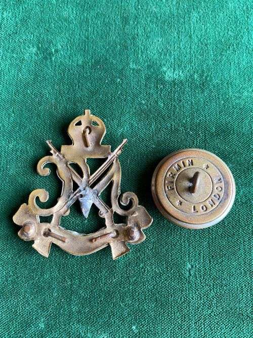 ROYAL NATAL CARBINEERS CAP BADGE,WHITE METAL-WORN 1936-1940-SOLD WITH ONE BUTTON-DIAMETER 150MM-CAP