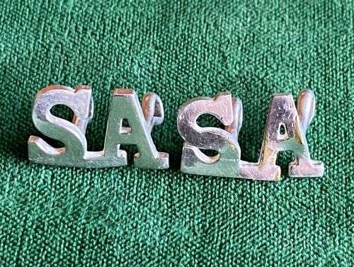 SA PAIR OF WHITE METAL TITLES WITH 2 LUGS EACH