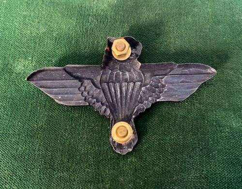 44 PARA BRIGADE BERET BADGE- 2X SCREW LUGS