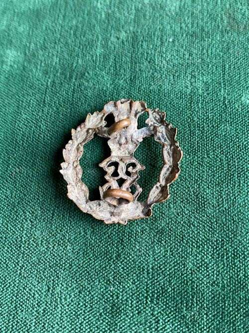 MIDDLESEX REGT. COLLAR BADGE-WORN 1898-1966- 2 LUGS