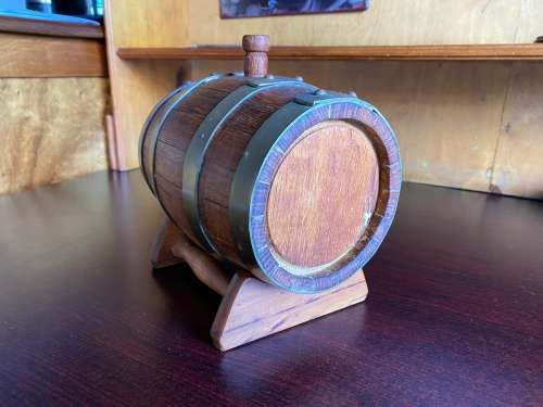 OAK,BRASS BOUND WINE BARREL WITH TAP ON STAND-VERY GOOD CONDITION-HOLD WATER WITHOUT ANY LEAK--DIME
