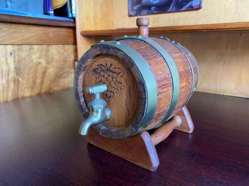 OAK,BRASS BOUND WINE BARREL WITH TAP ON STAND-VERY GOOD CONDITION-HOLD WATER WITHOUT ANY LEAK--DIME