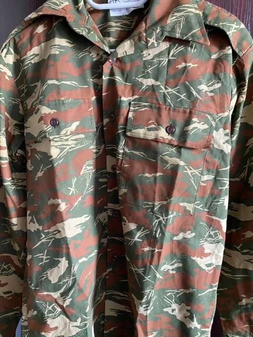 KOEVOET CAMO LONG SLEEVE SHIRT SIZE SMALL-MEASURES 52CM ARMPIT TO ARMPIT-CONDITION-NEVER BEEN WORN-M