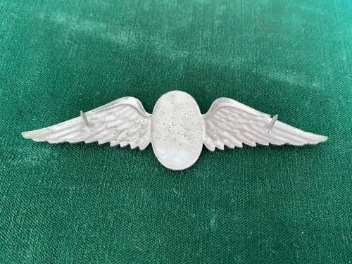 SA PARACHUTE FREEFALL INSTRUCTOR,CHROME AND ENAMEL,FULL SIZE WING-NO LUCITE COATING ON ENAMEL-WORN F