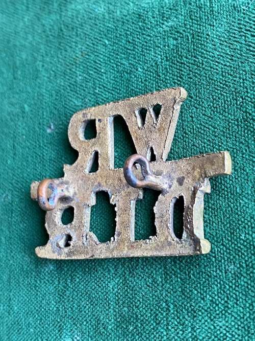 WITS RIFLES/DE LA REY CAP BADGE-WORN 1943-1945- 2 LUGS- SCARCE