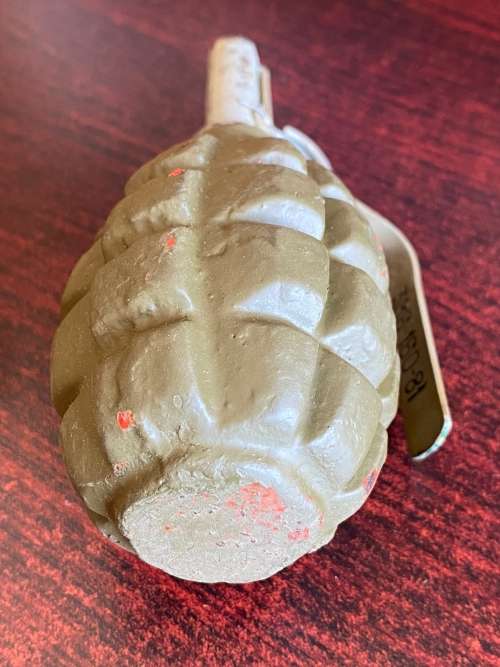 RUSSIAN F1 PERSONNEL FRAGMENTATION HAND GRENADE NICKNAMED THE LIMONKA (LEMONLIKE) BORDER WAR PARIOD