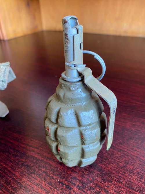 RUSSIAN F1 PERSONNEL FRAGMENTATION HAND GRENADE NICKNAMED THE LIMONKA (LEMONLIKE) BORDER WAR PARIOD