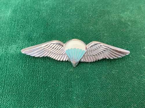 SA PARACHUTE DISPATCHER OF 50 JUMPS OR MORE,CHROMED AND LUCITE COVERED ENAMELLED WING-WORN FROM THE