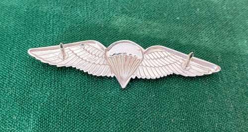 SA PARACHUTE DISPATCHER OF 50 JUMPS OR MORE,CHROMED AND LUCITE COVERED ENAMELLED WING-WORN FROM THE