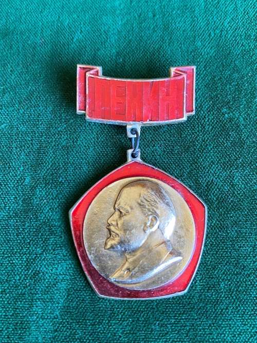 SOVIET RUSSIA LENIN OCTOBER REVOLUTION BADGE- 1970`S-80`S
