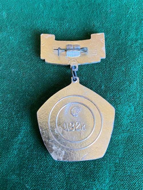 SOVIET RUSSIA LENIN OCTOBER REVOLUTION BADGE- 1970`S-80`S