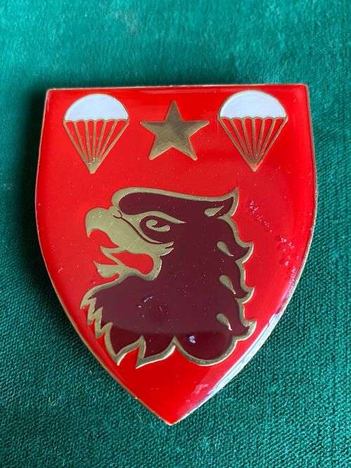 4 PARACHUTE BATTALION FLASH- 3 PINS-RED COLOUR