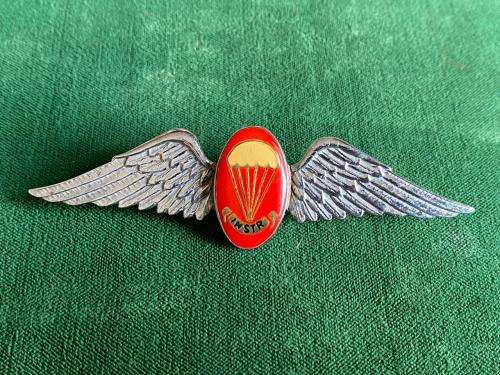 SA PARACHUTE FREEFALL INSTRUCTOR,CHROME AND ENAMEL FULL SIZE WING- WORN FROM 1970`S- 2 PINS