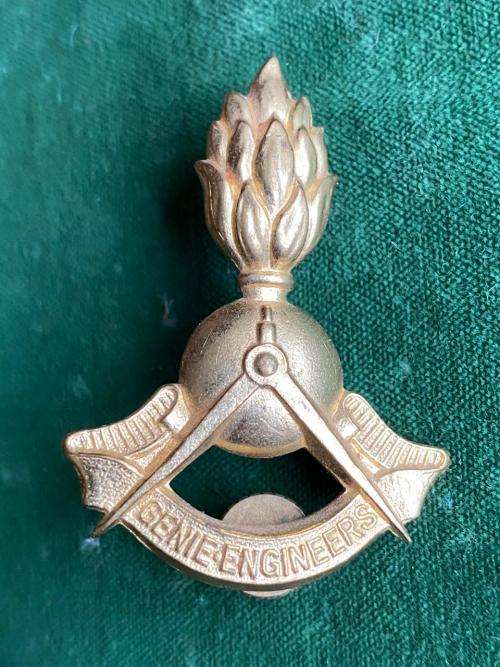 SA ENGINEERS CORPS CAP BADGE 1959-1960`S- 2X SCREW LUGS