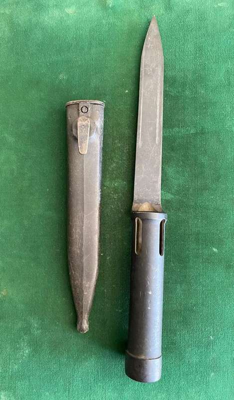R1 BAYONET WITH PLASTIC SCABBARD