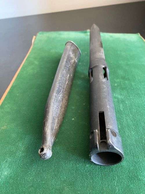 R1 BAYONET WITH PLASTIC SCABBARD