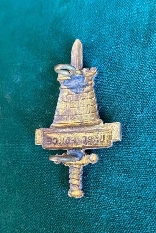 RHODESIAN GUARD FORCE CAP BADGE- 2 LUGS- 1976-1980