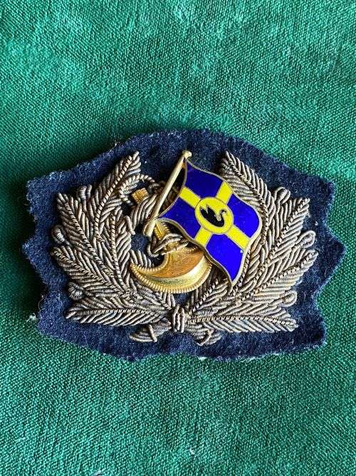 UNIDENTIFIED NAVY CAP BADGE-ENAMEL AND BULLION WIRE
