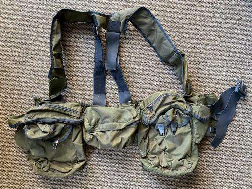 RECCE/NIEMOLLER WEBBING-ALL BUCKLES AND CLIPS COMPLETE-ZIPS WORKING