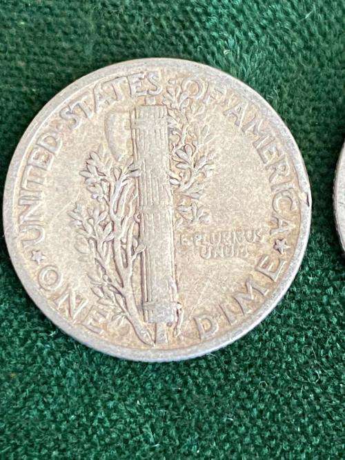 US ONE DIME DATED 1944 AND 1942- 2 SOLD TOGETHER