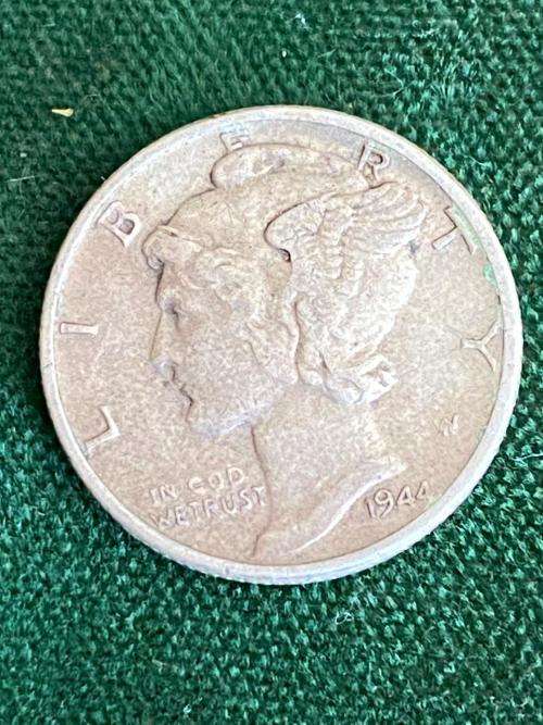 US ONE DIME DATED 1944 AND 1942- 2 SOLD TOGETHER