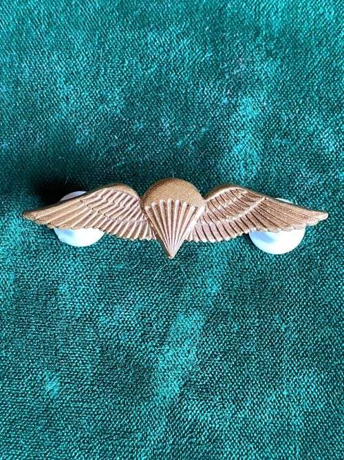 SA PARACHUTE BASIC PARATROOPER WING-8 JUMPS OR MORE,GILDING METAL-MESS DRESS-WORN FROM THE 1970`S- 2