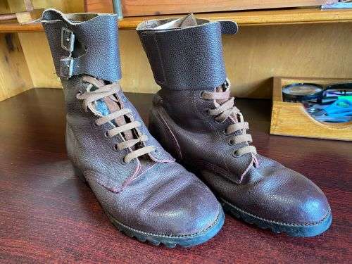 RHIODESIAN BUSH WAR PERIOD MILITARY ISSUE BOOTS-SIZE 8-USED BUT GOOD CONDITION