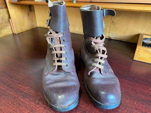 RHIODESIAN BUSH WAR PERIOD MILITARY ISSUE BOOTS-SIZE 8-USED BUT GOOD CONDITION