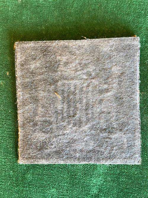 UNIDENTIFIED BADGE