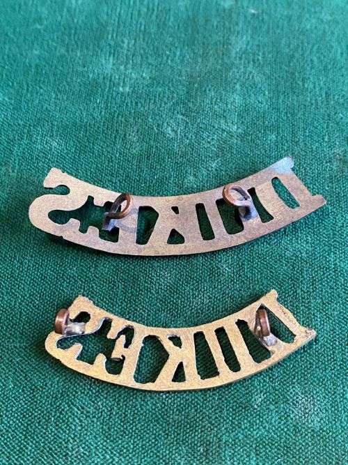 CAPE TOWN RIFLES SHOULDER TITLES-2X DIFFERENT PATTERNS-WORN 1932-1950`S-LUGS COMNPLETE-ONE TITLE PRE